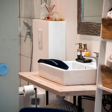 Marina & Parking Free Отель типа 