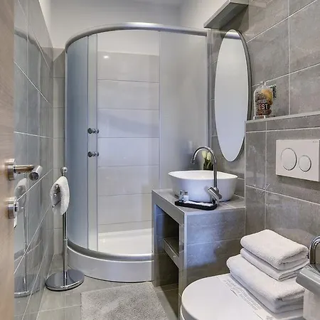 Marina & Parking Free 4*