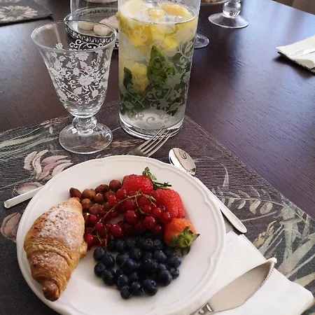 住宿加早餐酒店 Marina & Parking Free