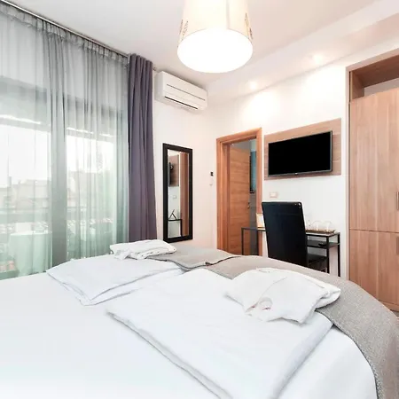 Marina & Parking Free 住宿加早餐酒店 罗维尼