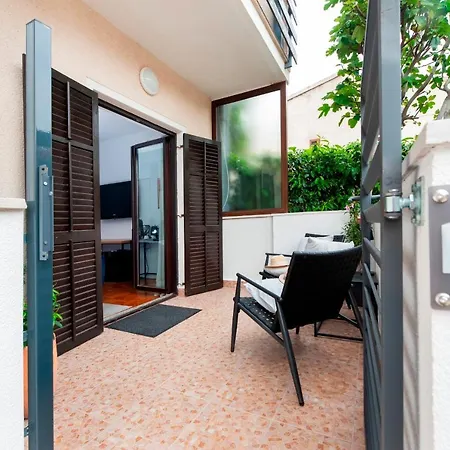 Marina & Parking Free 4*