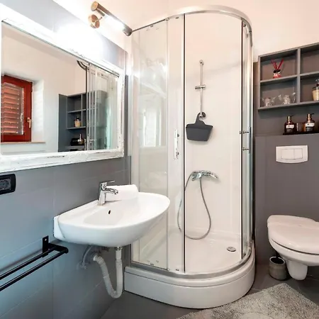 Marina & Parking Free 住宿加早餐酒店 4*