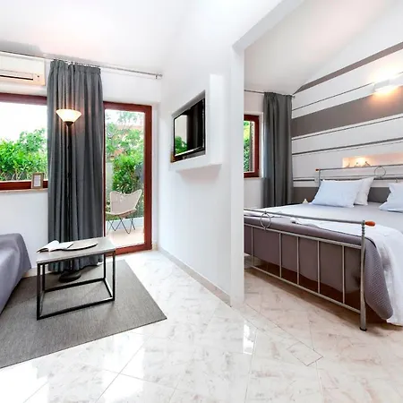 住宿加早餐酒店 Marina & Parking Free