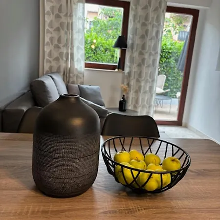 Marina & Parking Free 罗维尼