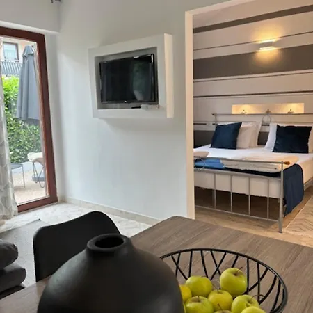 Marina & Parking Free 住宿加早餐酒店 4*