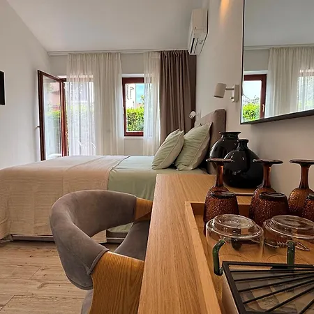 Marina & Parking Free 4*