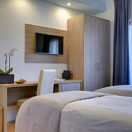 住宿加早餐酒店 Marina & Parking Free 罗维尼