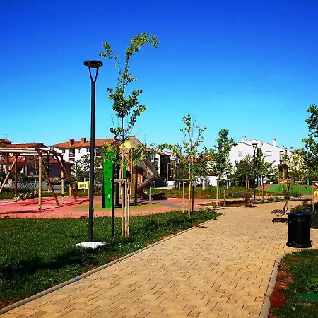 住宿加早餐酒店 Marina & Parking Free 罗维尼