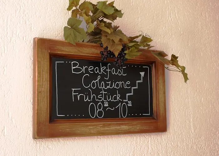 Marina & Parking Free B&B 4*