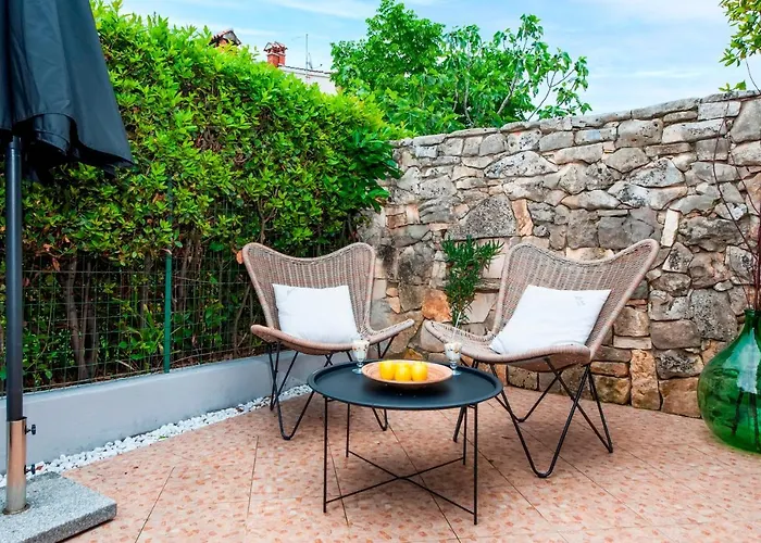 Marina & Parking Free B&B