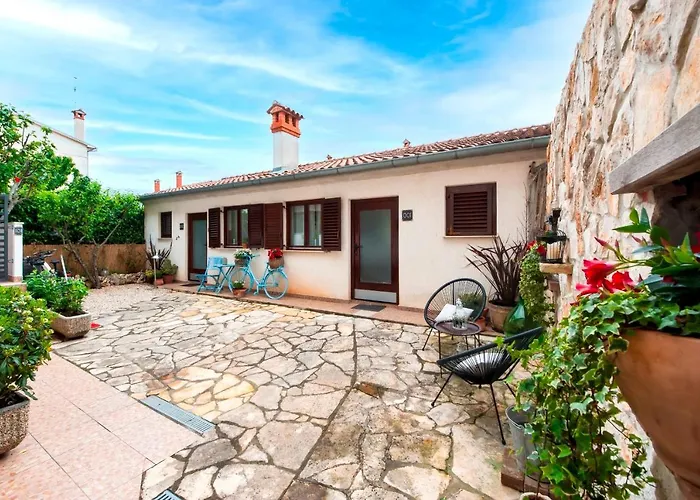 Marina & Parking Free Panzió 4*