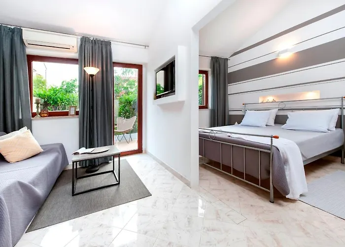 Panzió Marina & Parking Free