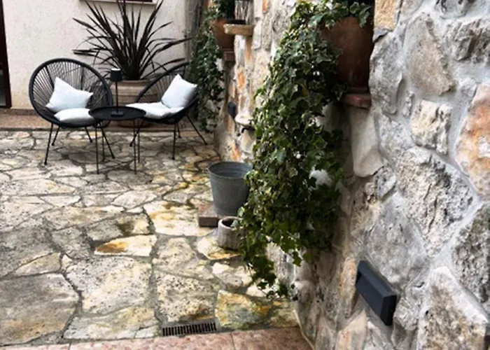 Marina & Parking Free Panzió