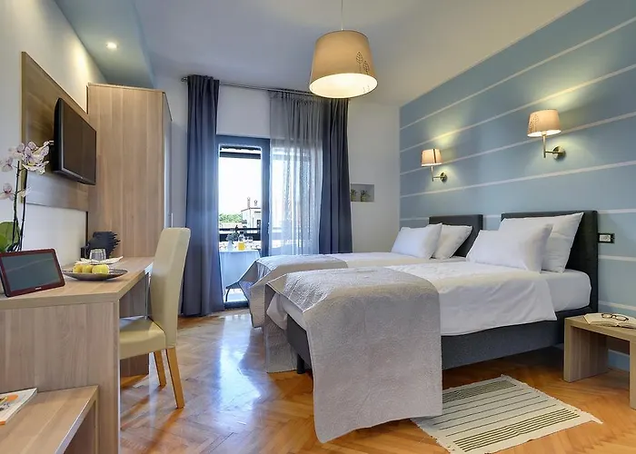 Marina & Parking Free B&B