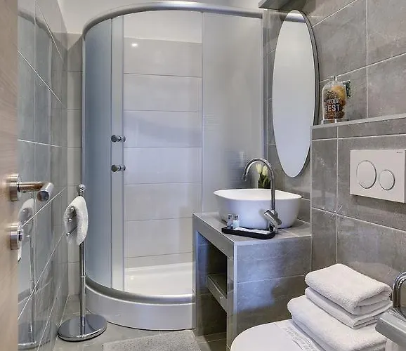 Marina & Parking Free 4*