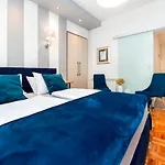 Marina & Parking Free 4* Rovinj