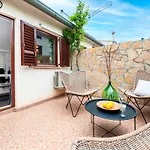 Marina & Parking Free Bed & Breakfast