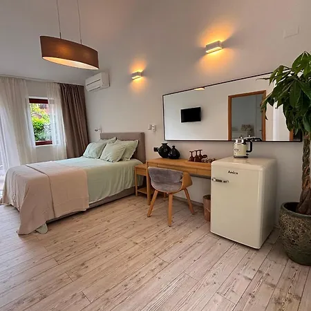 Marina & Parking Free Bed & Breakfast 4*