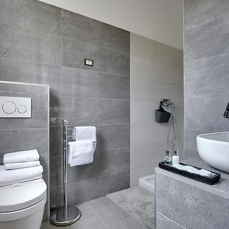 Marina & Parking Free Bed & Breakfast 4*